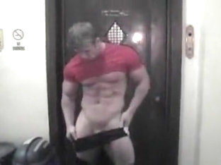 Muscle Guy Is Almost Beaten By Skinny