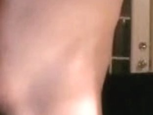 Wench is playing with her wet pusshole on the amateur webcam