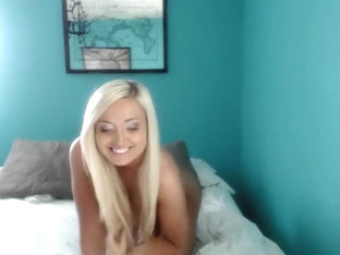 Big Breasted Girl Has Fun