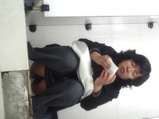 Chinese milf spied taking a piss