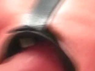 Gefesselt und mit Arschhaken anal bestraft