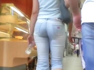 Shopping malls always have lots of sexy chicks