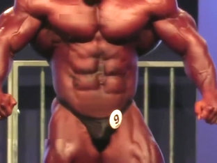 HOT MUSCLE GODS IN TINY THONGS MUSCLE BUTTS