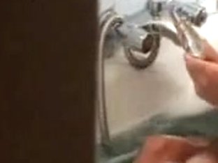 geile mother i'd like to fuck masturbiert in der Wanne