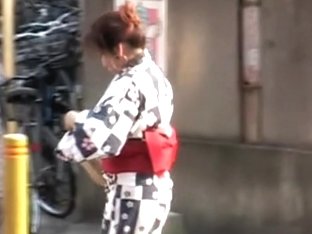 Boob Sharking Of A Lovely Japanese Lady On The Street