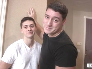 Muscle gay flip flop with cumshot