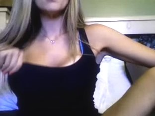 Sexy MILF playing on cam