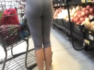 Nice ass woman in tight short pants