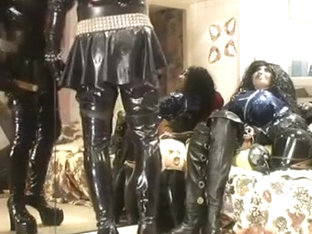 Roxina2006BondageRubberQueenl011106XXXL