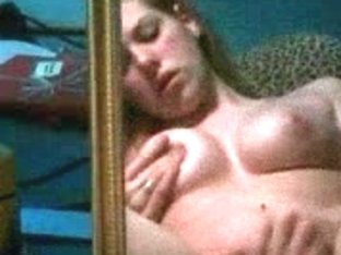 amateur blond masturbates