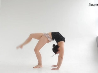 Dasha Lopuhova In Naked Gymnastics And Flexible Teen Dasha
