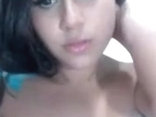 Mira Esta Belleza Latin Chick De Hermosas Tetas