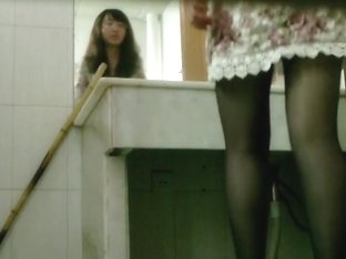 Horny Japanese Voyeur Is Filming A Pissing Amateur