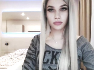 Perfect Shemale Cums on Webcam