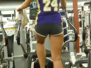 Sexy fitness chicks spied in the gym