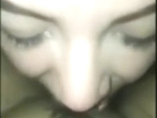 Amigas de la escuela experimentan por primera vez sexo lesvico