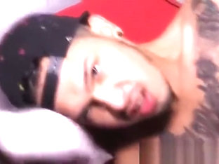 Passivo tatuado dando pro novinho ativo.