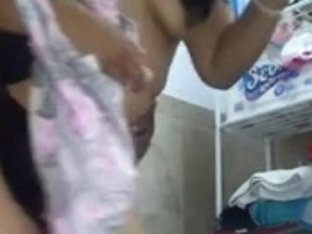 COMENDO A ESPOSA SAFADA NO BANHEIRO