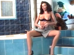 Gode Anal Dans La Baignoire - Laetitia