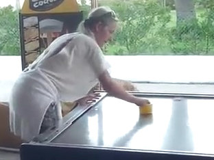 Braless Airhockey