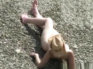 Nude Wife And Husband Secretly Filmed In Beach