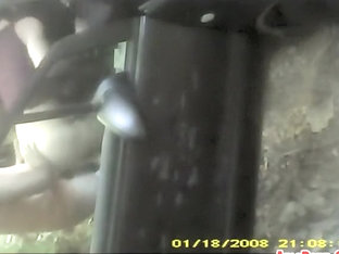 Prostituta e cliente filmati di nascosto dal guardone