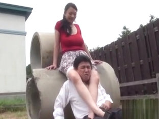 Overweight Lady Is So Horny Even When She Goes Outdoors