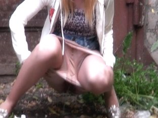 Candid Amateur Girl Gets Spied Pissing In The Street