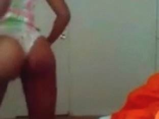 Ebony Babe Shakes Her Big Round Booty On Camera