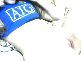 22yo girl rubbing her pussy