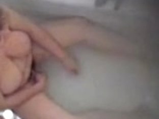 Mature Chick Masturbates In The Tub