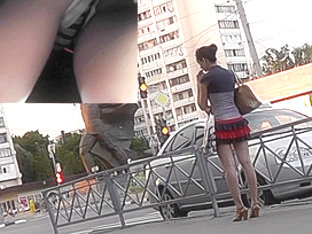 Sexy upskirt with babe who prefers pleated skirt