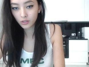 Solo Teen Babe In Solo Dildo Show