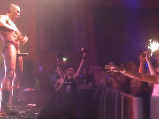 脱衣舞男 Male stripper