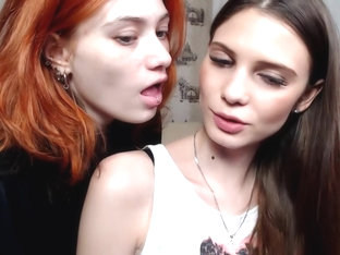 Hot Live Chat 2 Hot Lesbian Lick Each Other For Webcam