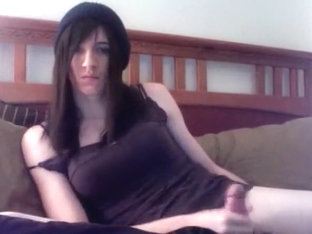 Bella brunetta con il pisello si masturba per me