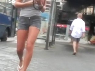 Street candid blonde chick with amazingly hot ass