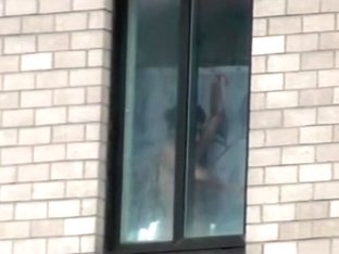 Spying on a very hawt babe