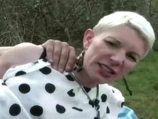 une femme marieacute;e et un jeune