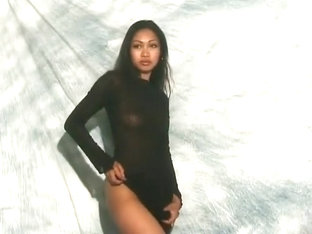 Stunning Lee Serey reveals the hot curves of her body for the camera