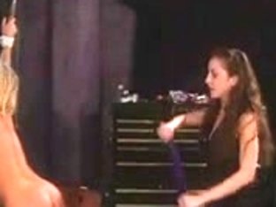 Sklavin Gibt Sich Als Herrin Aus