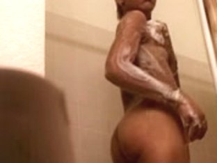 Slim Babe On Hidden Livecam In Shower