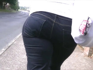 Candid Redhead MILF With Big Ass In Jeans