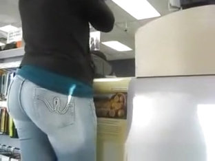 Latina's big ass in gas station shop