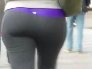 Candid whooty butt in yoga pant of NYC