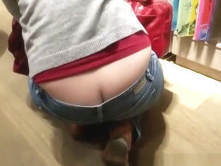 Butt crack exposed in book store