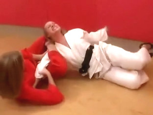 Judo female submission