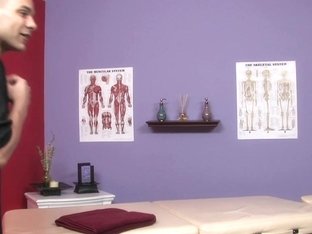 Massage-parlor: Strip Search