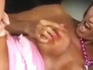 Angela Gritti Baise le pretre