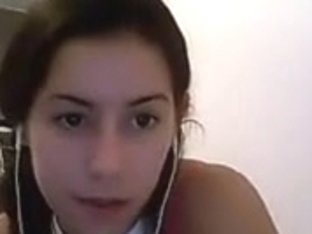 Sexy And Cute Amateur Babe On Webcam